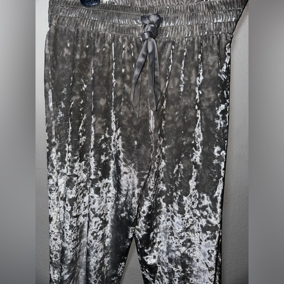 Glitzy, velvety smooth Victoria’s Secret pants ✨like new! - Picture 3 of 8